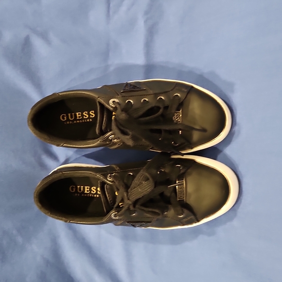 Women's Guess - Picture 3 of 4